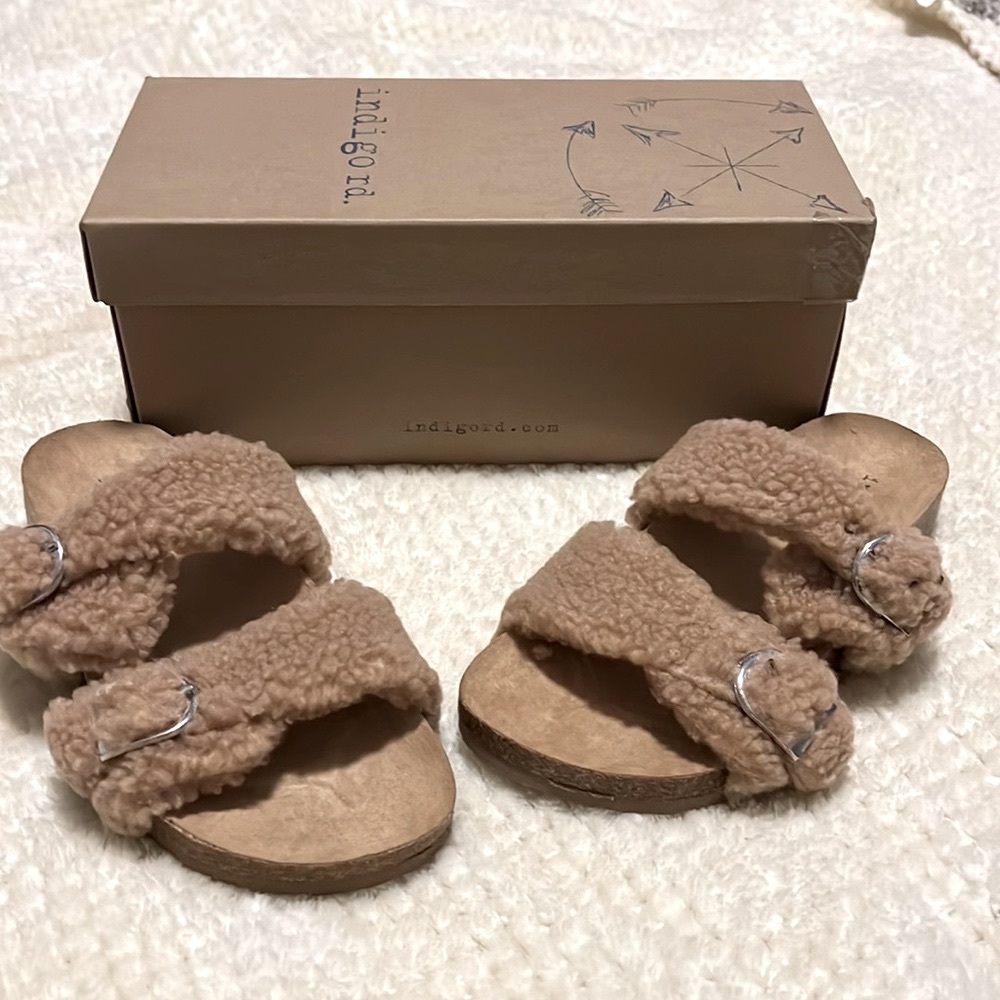 INDIGO RD. Sally Faux Fur Footbed Sandal